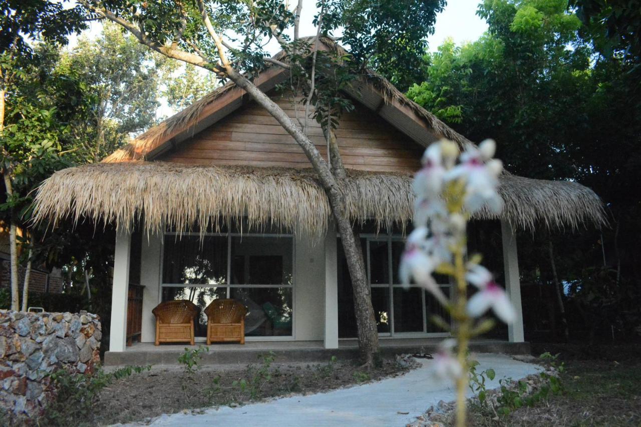 Heaven On The Planet Hotel Ekas Bagian luar foto